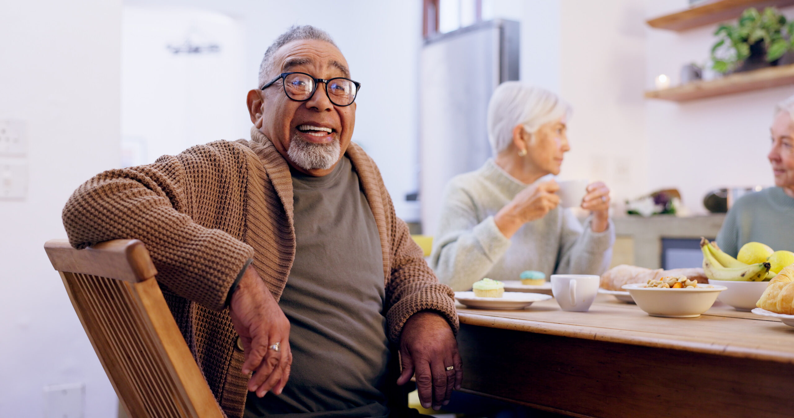 Elderly gentleman enjoying the company of his friends—Healthy Weight For Life can improve your quality of life.